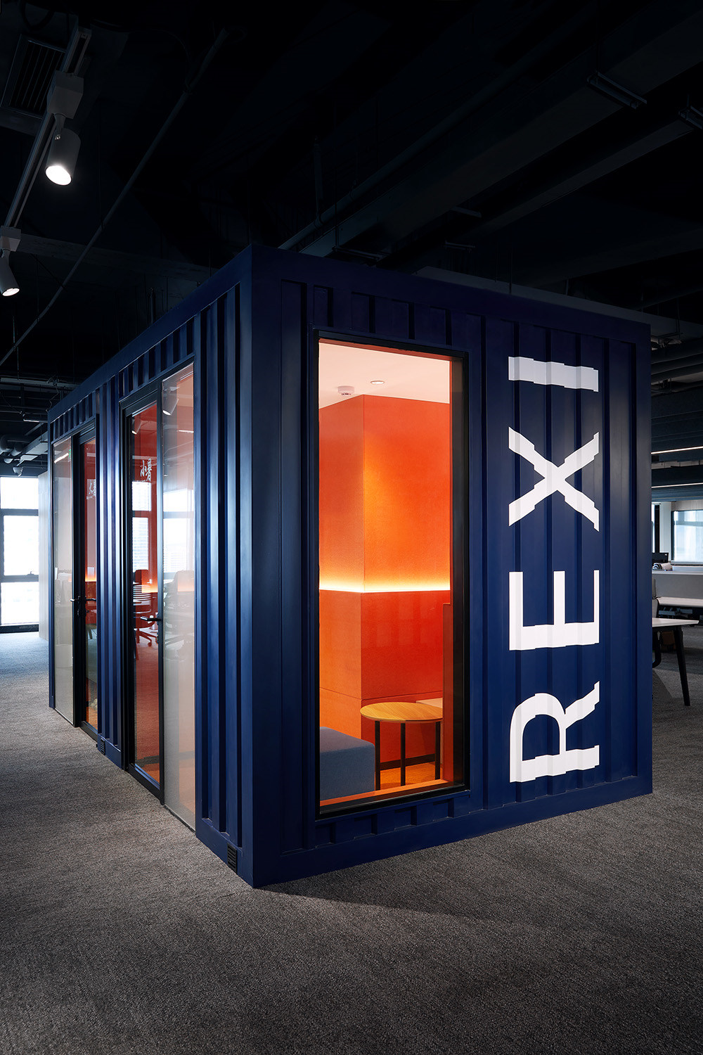 青岛睿玺工业制造企业总部办公室装修设计(图8) 青岛睿玺工业制造企业总部办公室装修设计(图8)