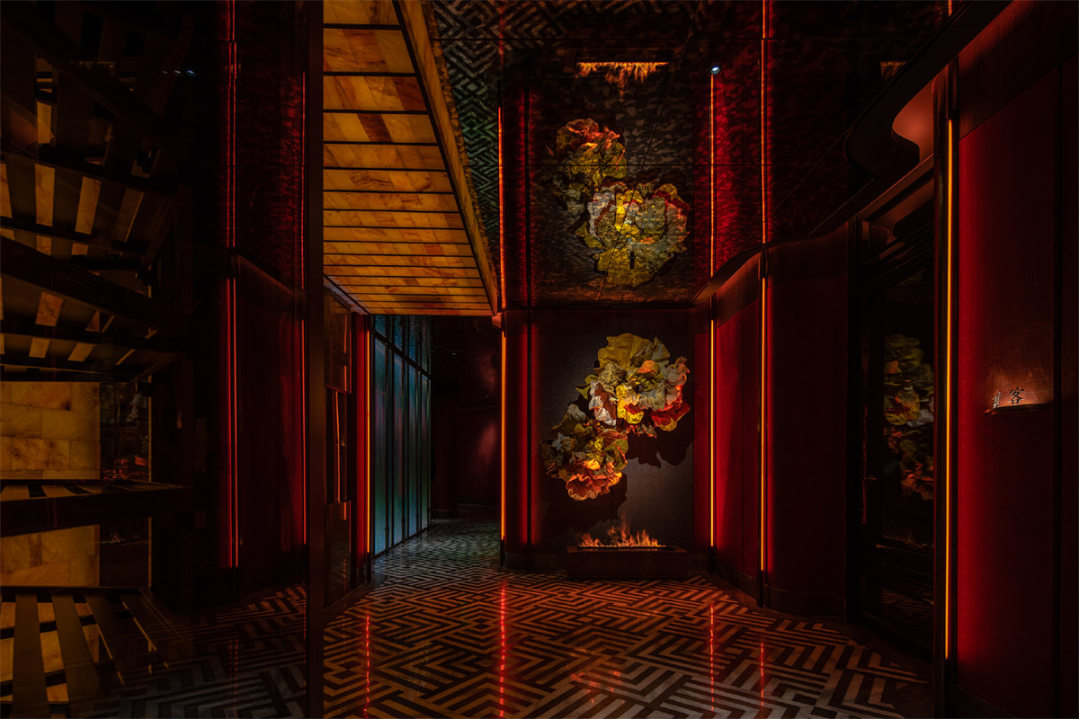 成都贵仕高端海鲜火锅店装修设计案例(图2) 成都贵仕高端海鲜火锅店装修设计案例(图2)