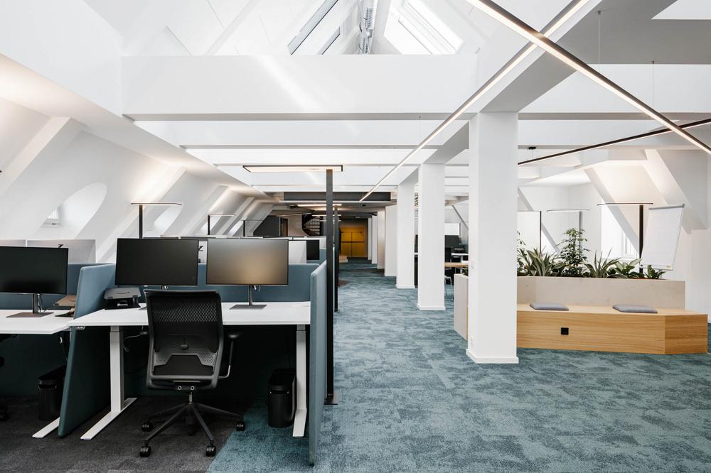 青春活力的商务科技公司办公室装修设计方案(图3) 青春活力的商务科技公司办公室装修设计方案(图3)