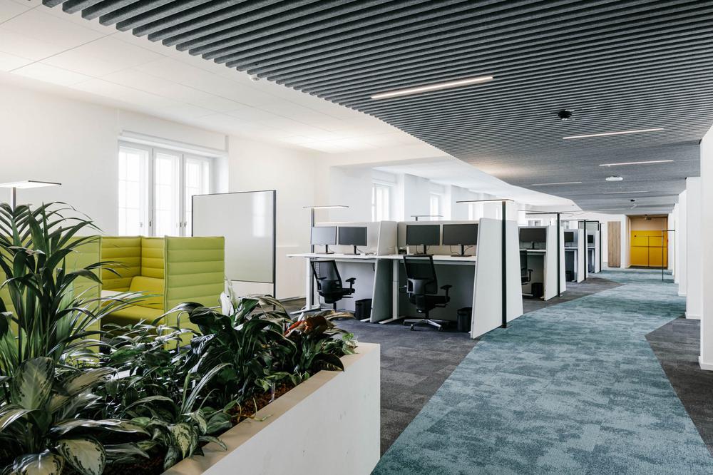 青春活力的商务科技公司办公室装修设计方案(图4) 青春活力的商务科技公司办公室装修设计方案(图4)