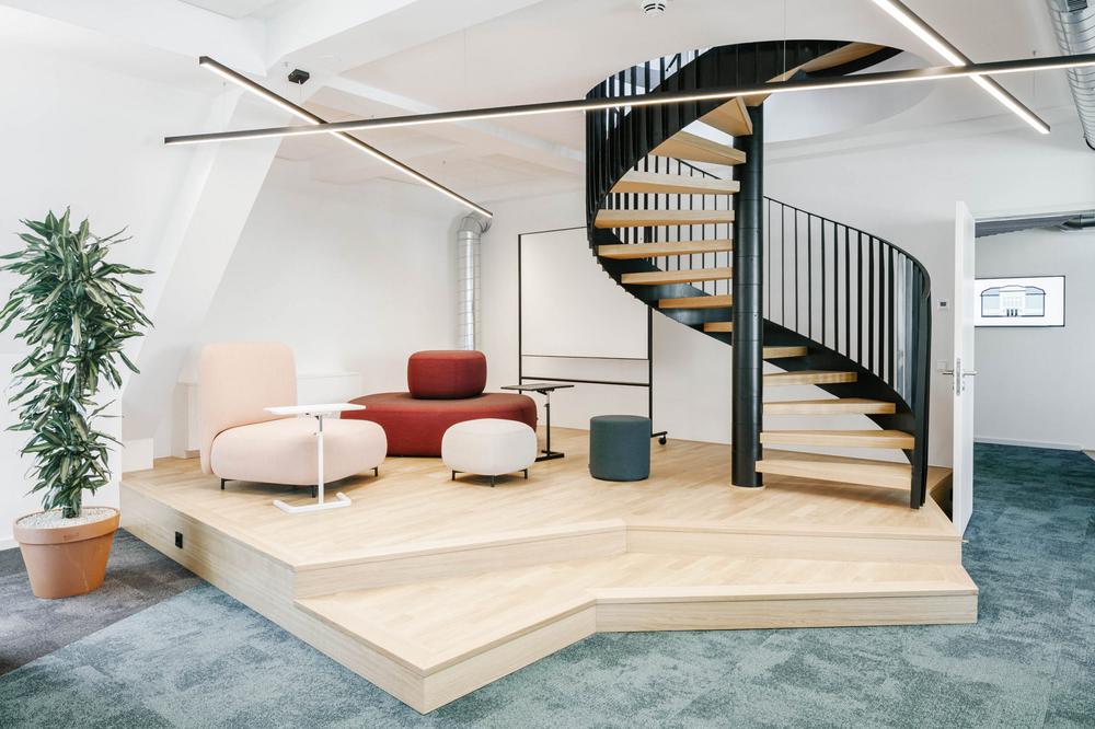 青春活力的商务科技公司办公室装修设计方案(图8) 青春活力的商务科技公司办公室装修设计方案(图8)