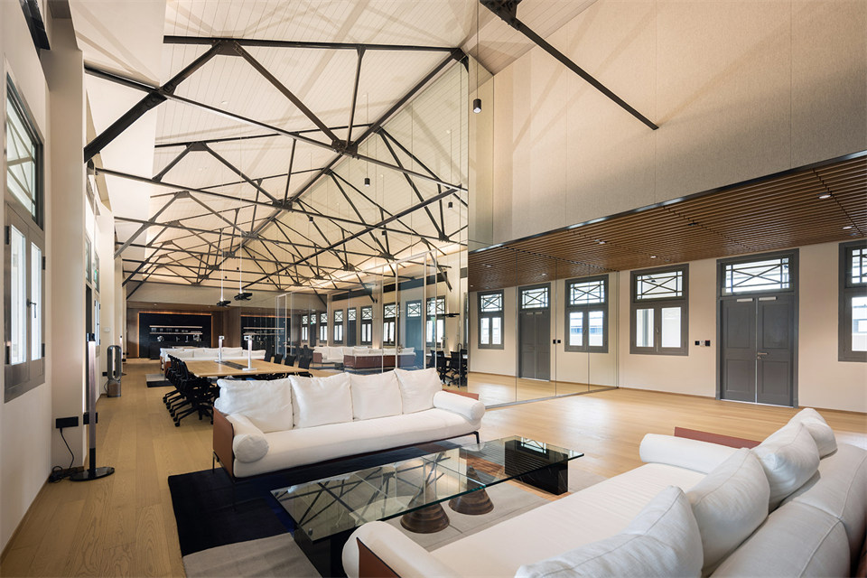 绿色工业风戴森全球总部办公楼装修设计方案(图4) 绿色工业风戴森全球总部办公楼装修设计方案(图4)