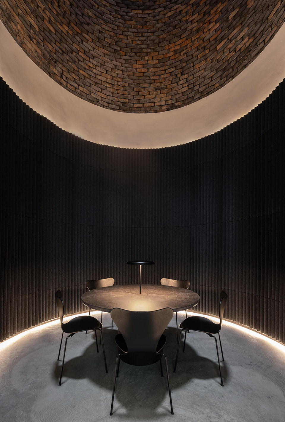 绿色工业风戴森全球总部办公楼装修设计方案(图9) 绿色工业风戴森全球总部办公楼装修设计方案(图9)