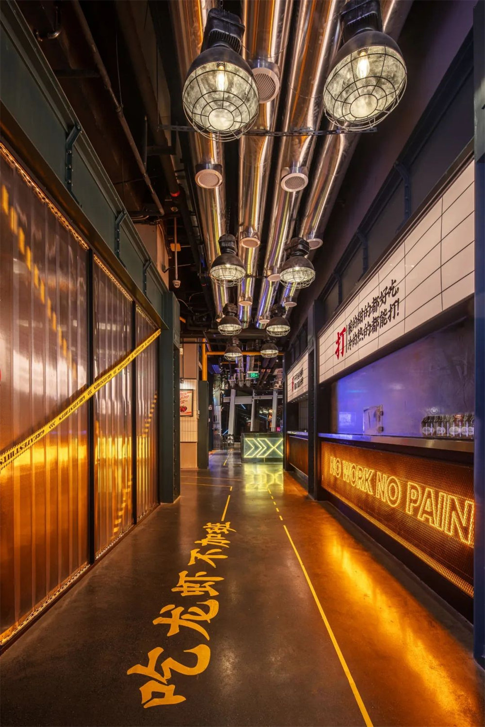 郑州餐厅装修推荐剧院工业风小龙虾店装修设计(图4) 郑州餐厅装修推荐剧院工业风小龙虾店装修设计(图4)