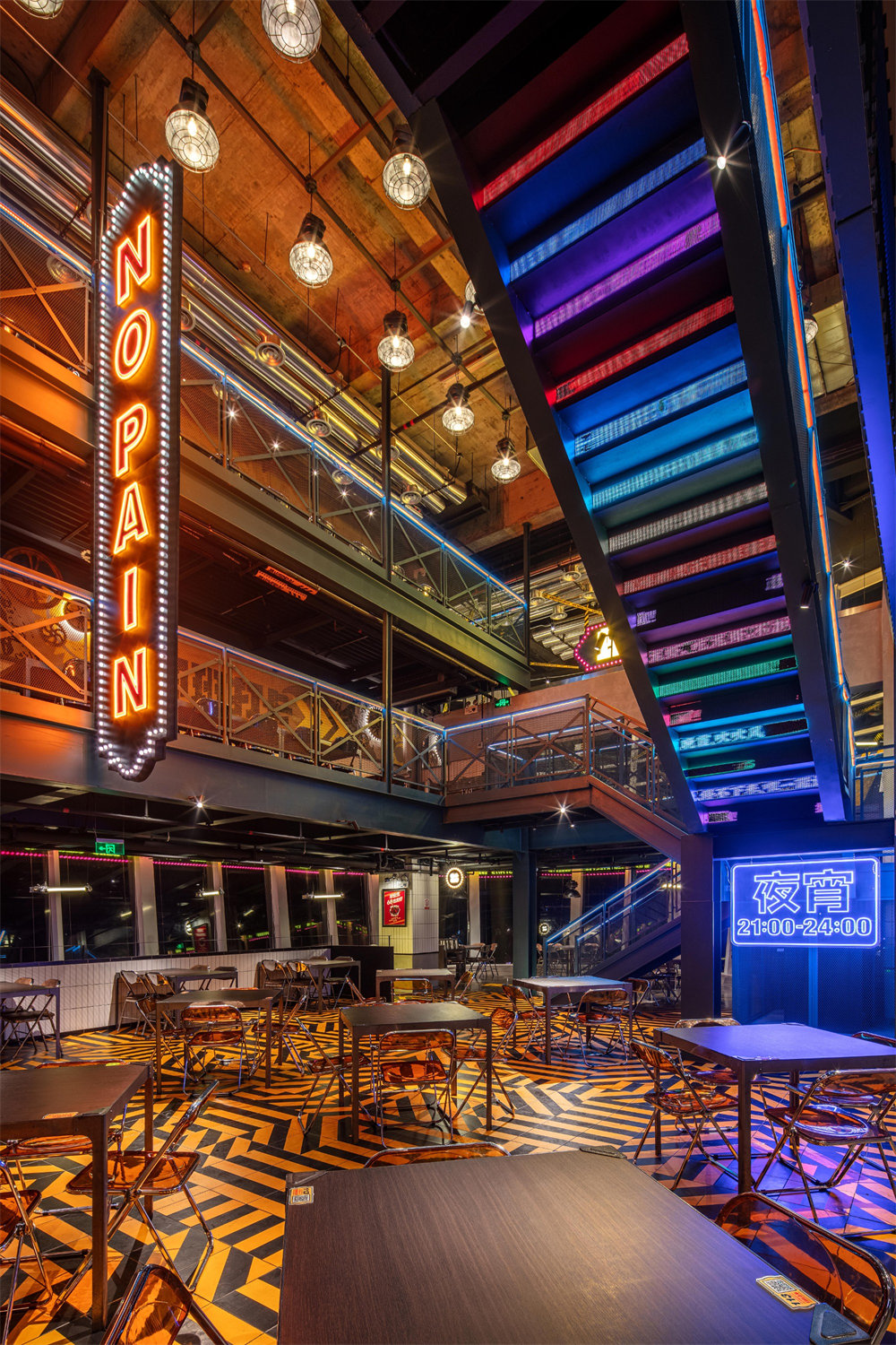 郑州餐厅装修推荐剧院工业风小龙虾店装修设计(图5) 郑州餐厅装修推荐剧院工业风小龙虾店装修设计(图5)