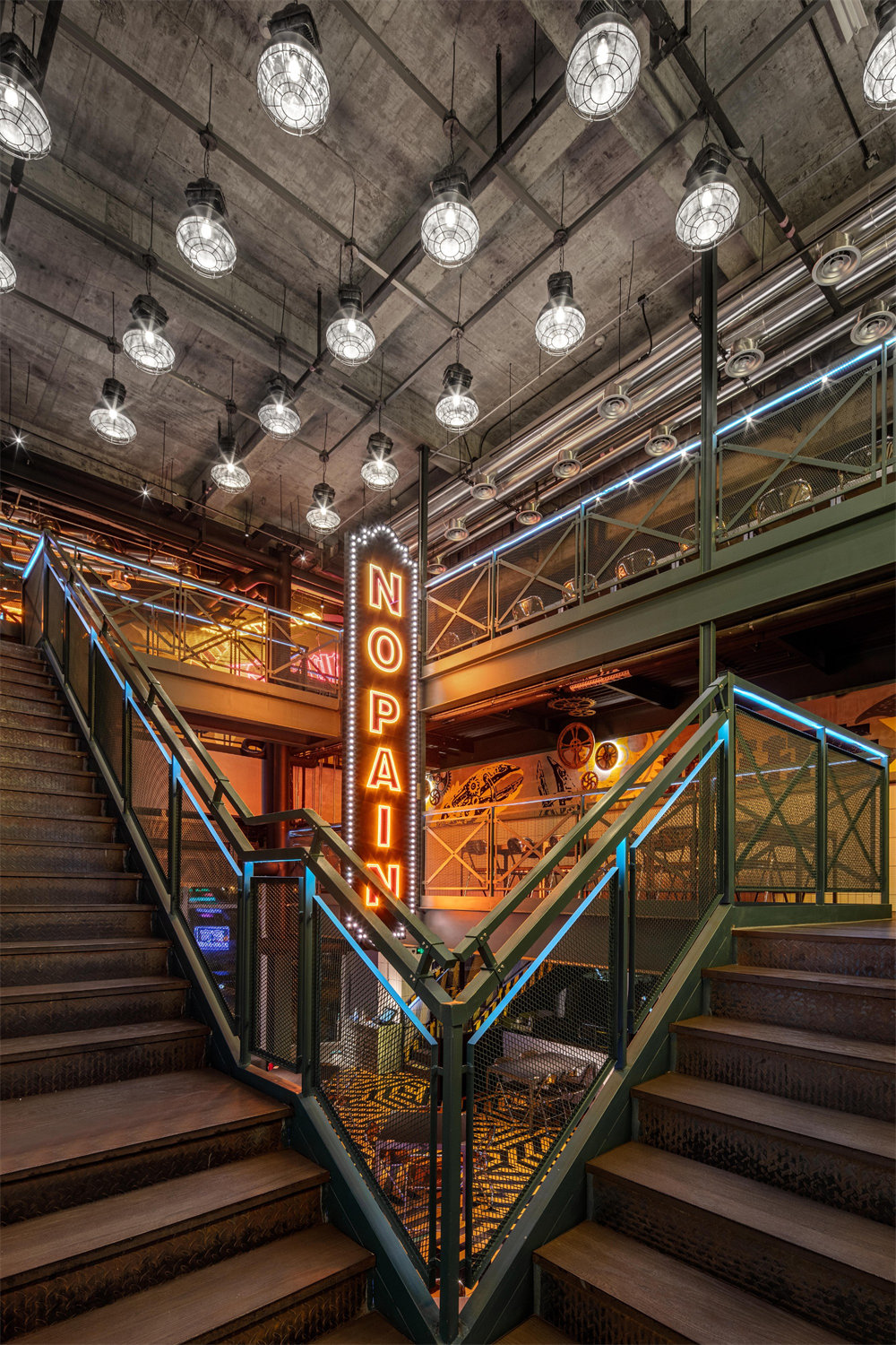 郑州餐厅装修推荐剧院工业风小龙虾店装修设计(图7) 郑州餐厅装修推荐剧院工业风小龙虾店装修设计(图7)