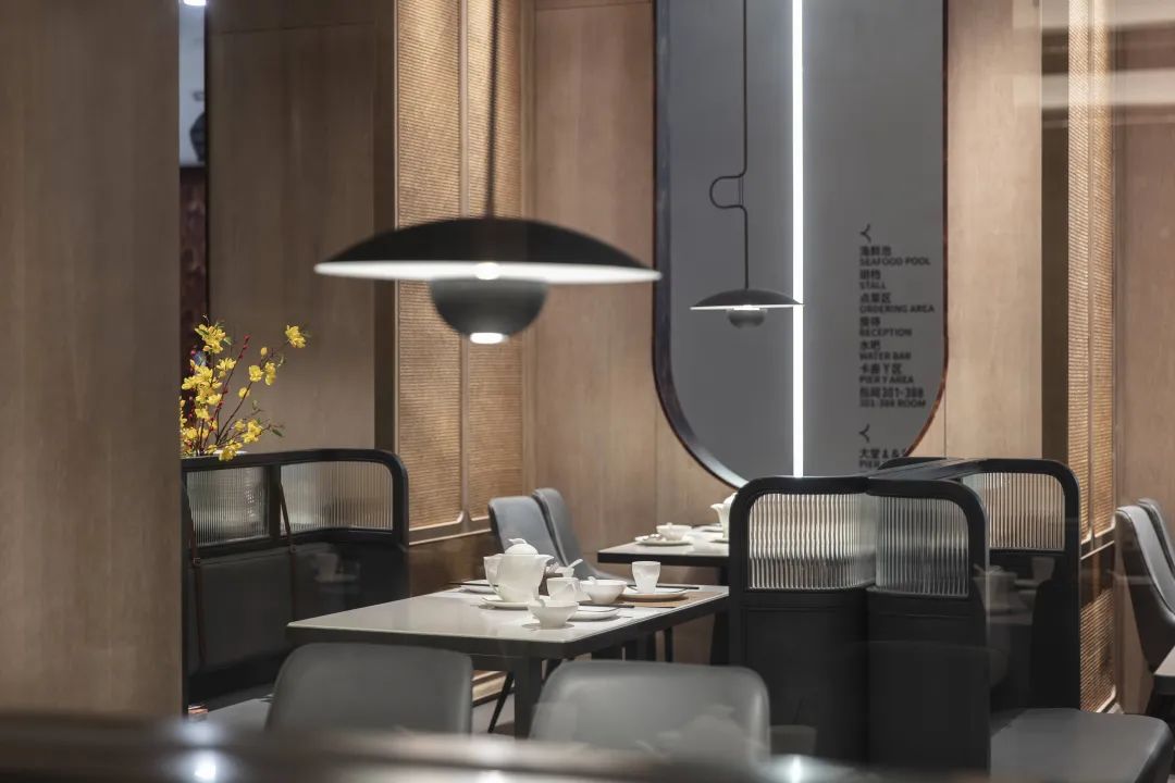 郑州餐饮设计推荐79号渔船连锁海鲜餐厅装修案例(图8) 郑州餐饮设计推荐79号渔船连锁海鲜餐厅装修案例(图8)