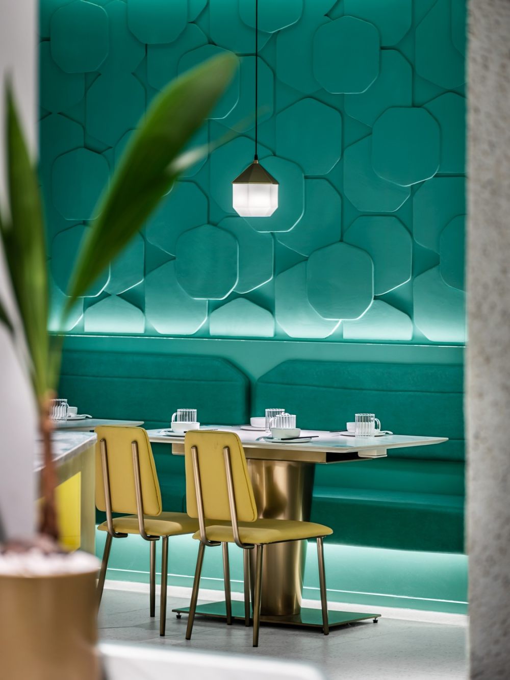 郑州火锅店设计推荐海南椰子鸡火锅店装修方案(图7) 郑州火锅店设计推荐海南椰子鸡火锅店装修方案(图7)