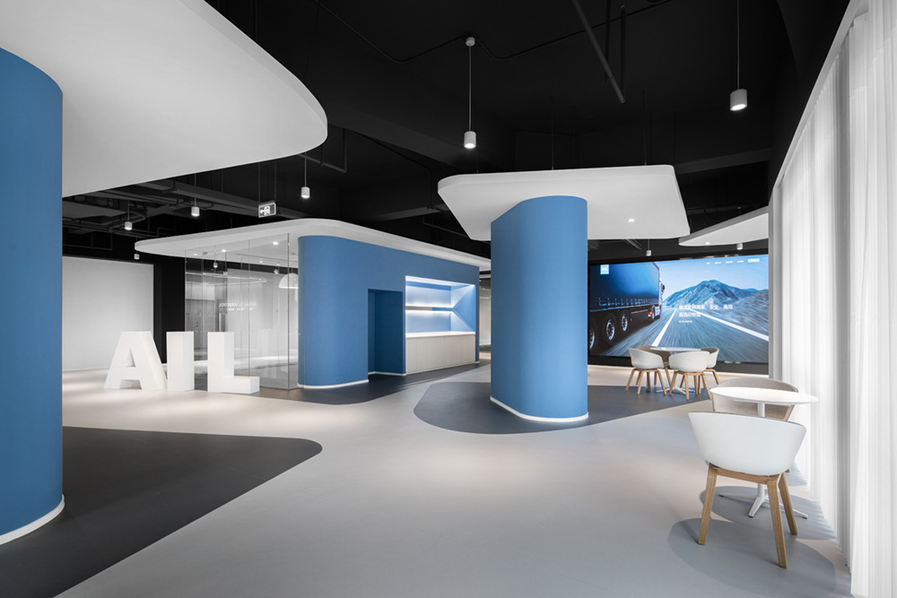 极简工业风智慧物流公司办公室装修设计案例(图2) 极简工业风智慧物流公司办公室装修设计案例(图2)