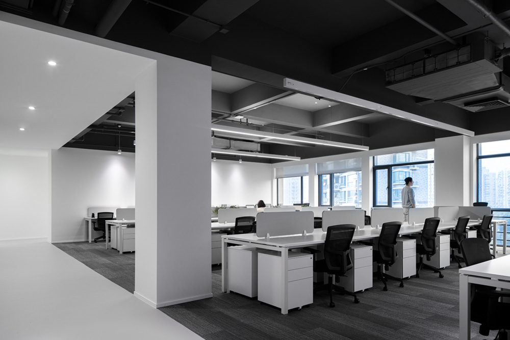 极简工业风智慧物流公司办公室装修设计案例(图4) 极简工业风智慧物流公司办公室装修设计案例(图4)