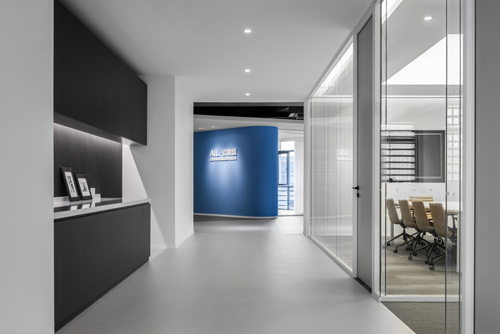 极简工业风智慧物流公司办公室装修设计案例(图6) 极简工业风智慧物流公司办公室装修设计案例(图6)