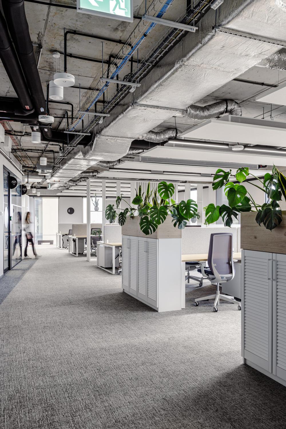 简约北欧风家居护理公司办公室装修设计案例(图7) 简约北欧风家居护理公司办公室装修设计案例(图7)