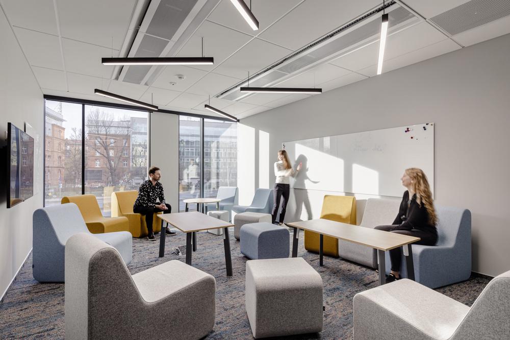 简约北欧风家居护理公司办公室装修设计案例(图8) 简约北欧风家居护理公司办公室装修设计案例(图8)