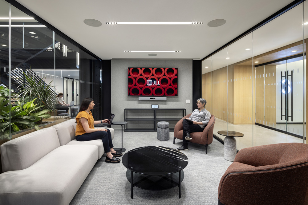 现代大气的仲量联行地产公司总部办公室装修设计(图10) 现代大气的仲量联行地产公司总部办公室装修设计(图10)