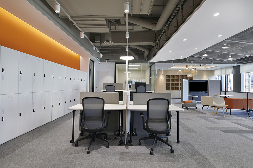 灵动时尚的供电设备总部办公室装修设计案例(图3) 灵动时尚的供电设备总部办公室装修设计案例(图3)