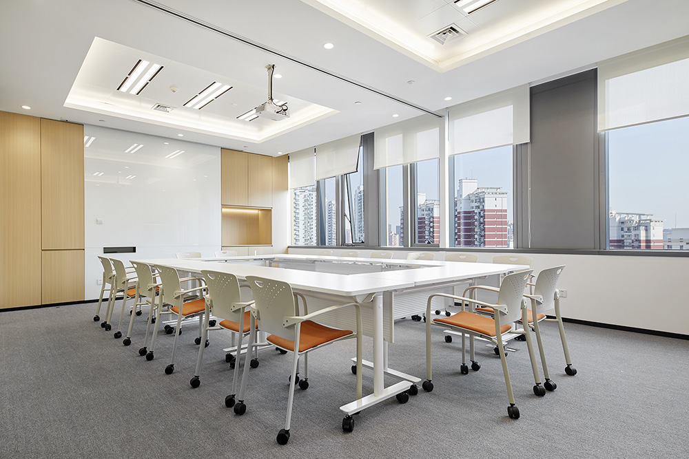 灵动时尚的供电设备总部办公室装修设计案例(图13) 灵动时尚的供电设备总部办公室装修设计案例(图13)