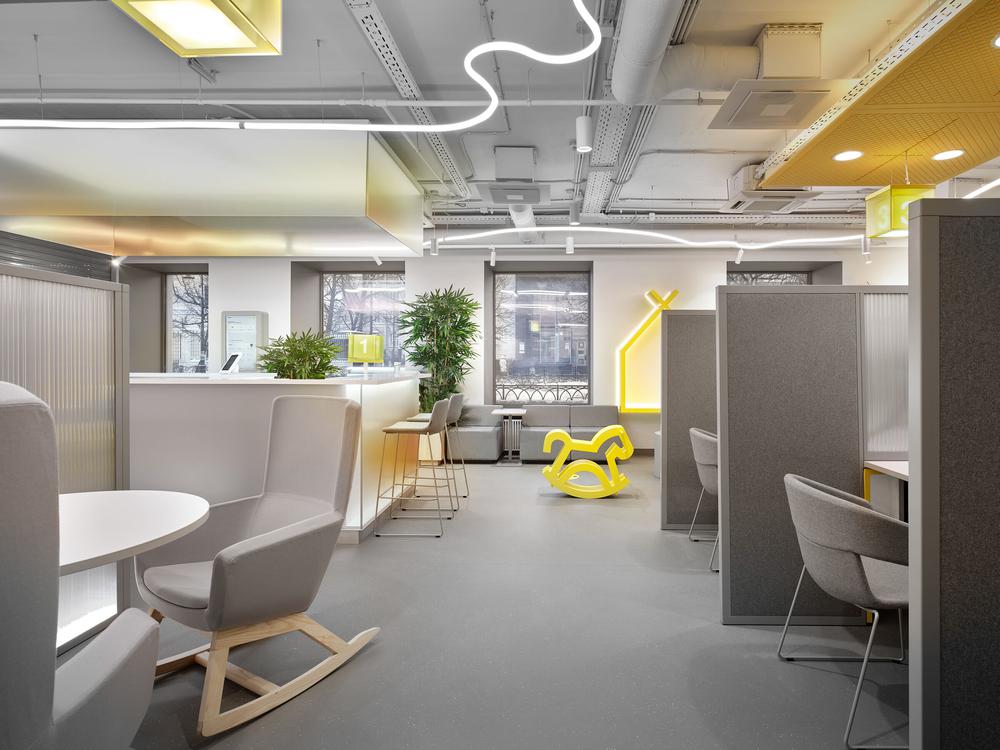 时尚灵动的Raiffeisen银行办公室装修设计方案(图3) 时尚灵动的Raiffeisen银行办公室装修设计方案(图3)