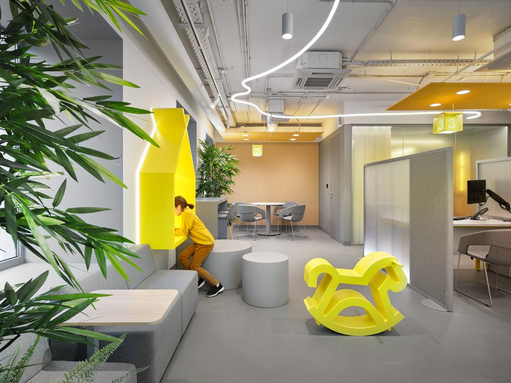 时尚灵动的Raiffeisen银行办公室装修设计方案(图6) 时尚灵动的Raiffeisen银行办公室装修设计方案(图6)