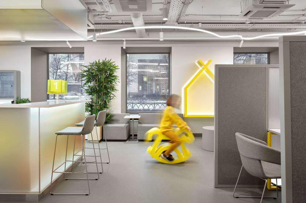 时尚灵动的Raiffeisen银行办公室装修设计方案(图12) 时尚灵动的Raiffeisen银行办公室装修设计方案(图12)