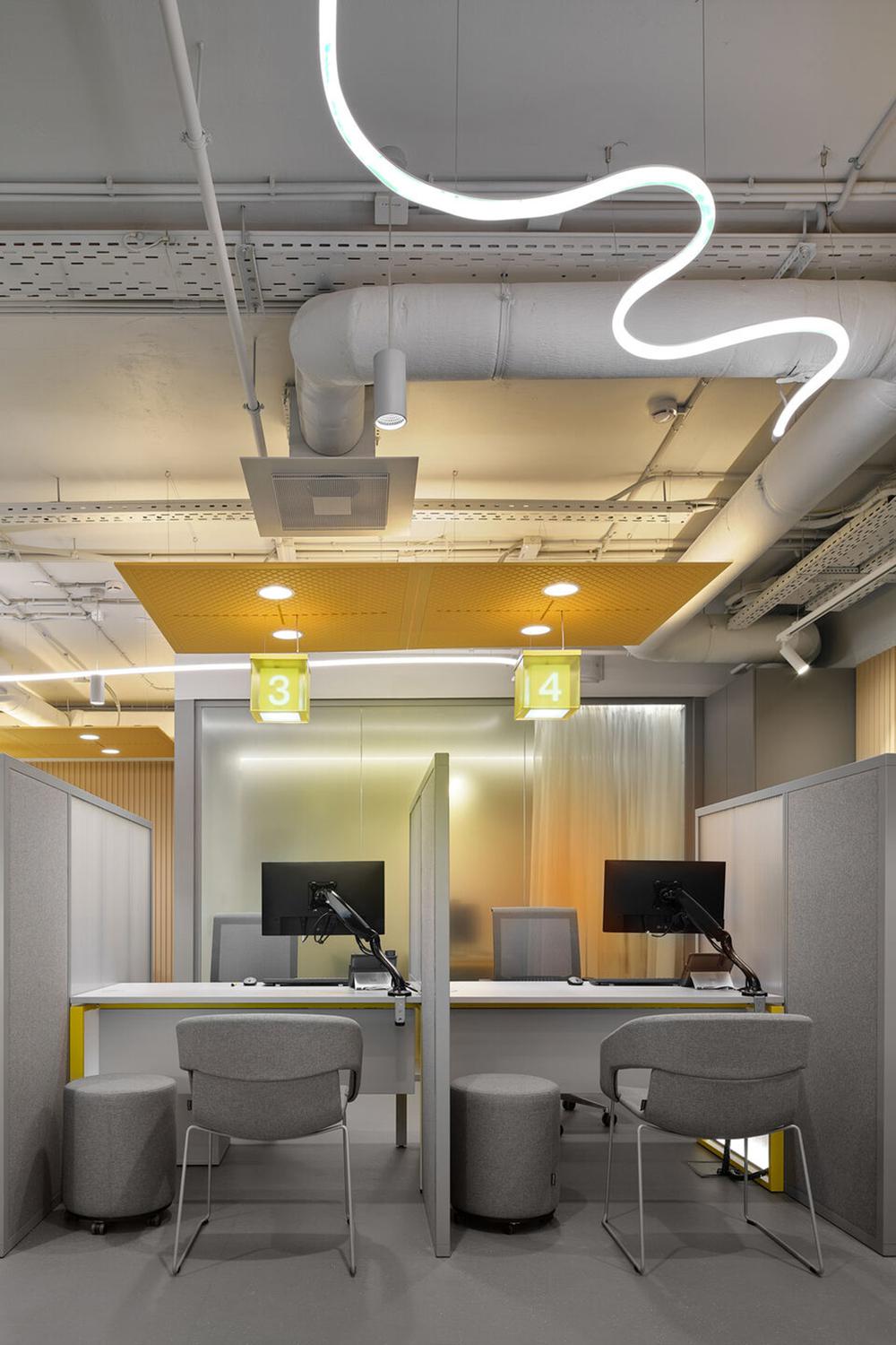 时尚灵动的Raiffeisen银行办公室装修设计方案(图13) 时尚灵动的Raiffeisen银行办公室装修设计方案(图13)