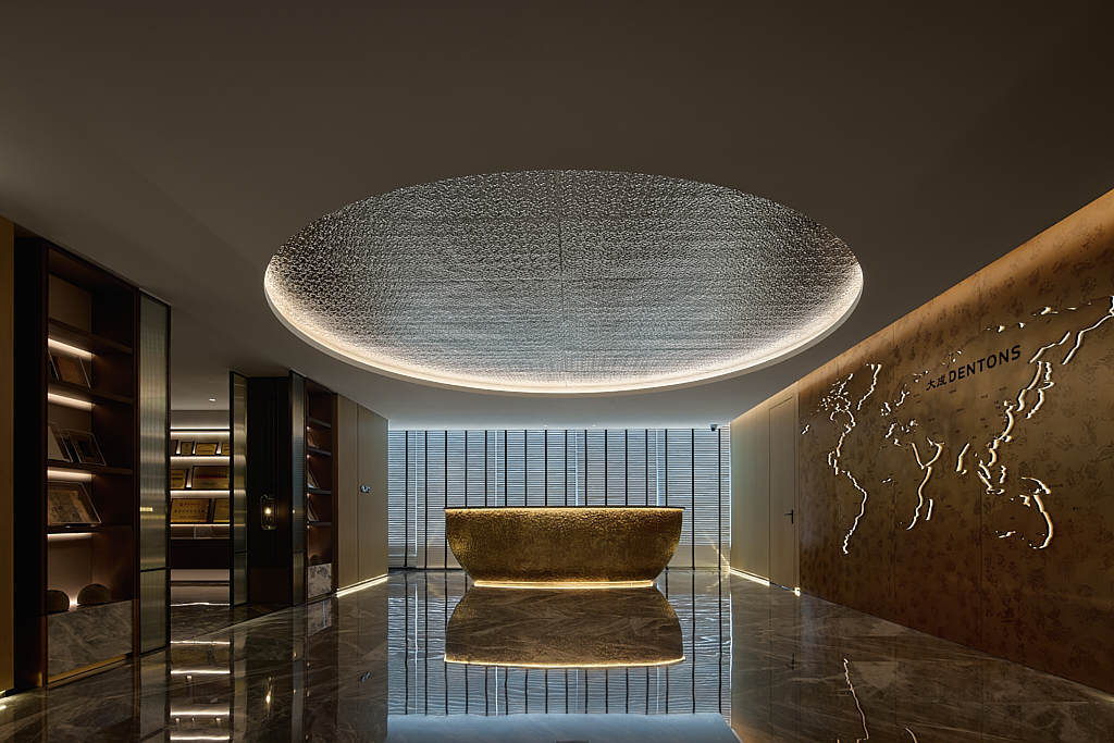 现代轻奢风大成律师事务所办公室装修设计(图1) 现代轻奢风大成律师事务所办公室装修设计(图1)