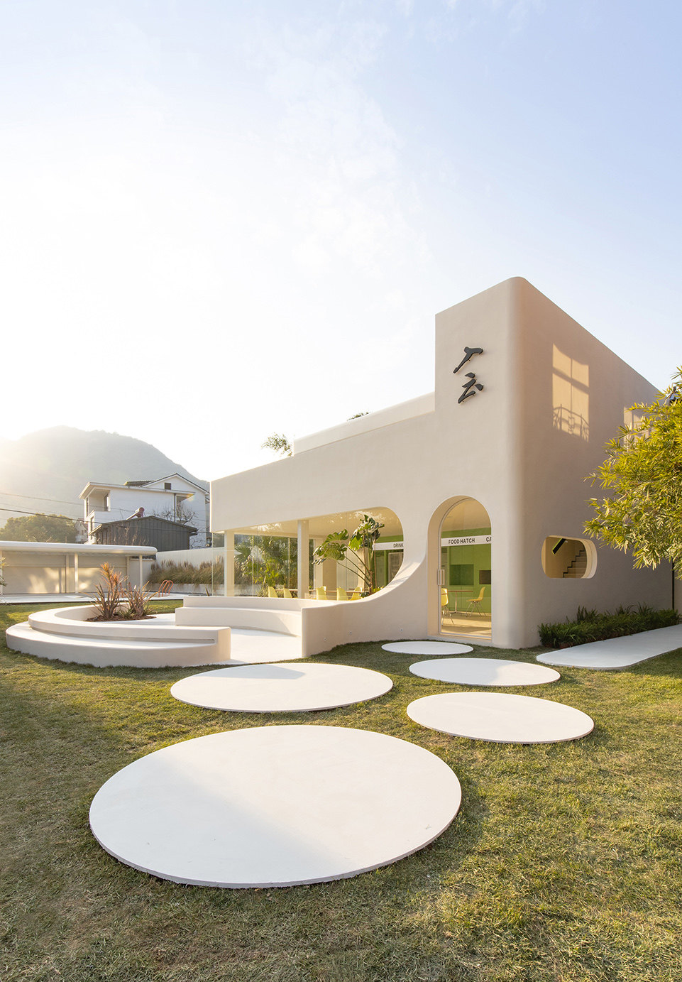 入云餐厅设计 20年餐饮老店翻新改造设计案例(图1) 入云餐厅设计 20年餐饮老店翻新改造设计案例(图1)