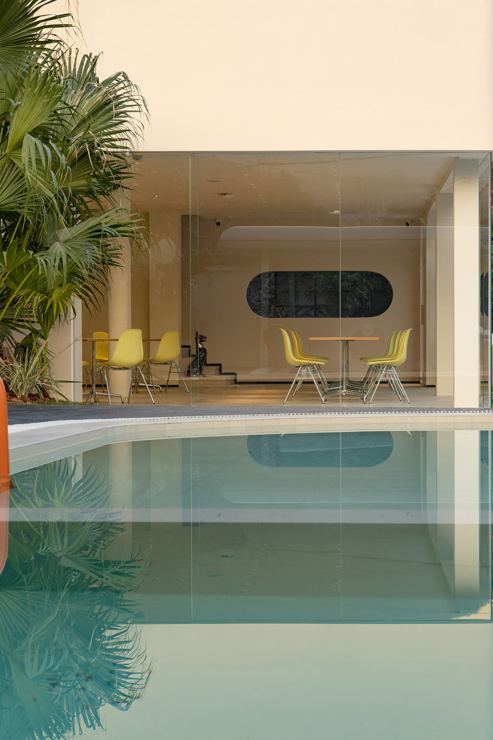 入云餐厅设计 20年餐饮老店翻新改造设计案例(图7) 入云餐厅设计 20年餐饮老店翻新改造设计案例(图7)