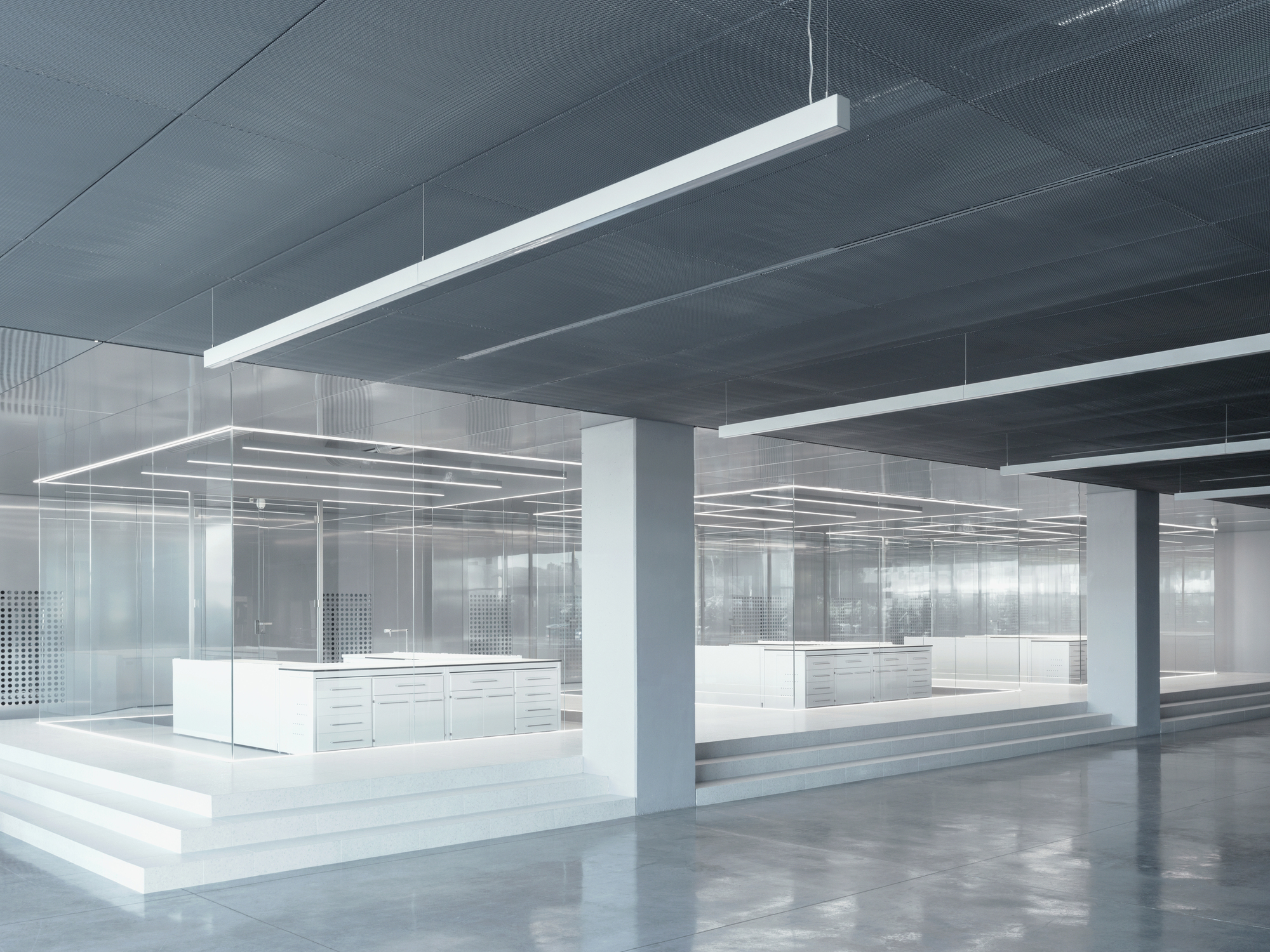 大气明亮的国外医药公司办公室装修设计方案(图2) 大气明亮的国外医药公司办公室装修设计方案(图2)