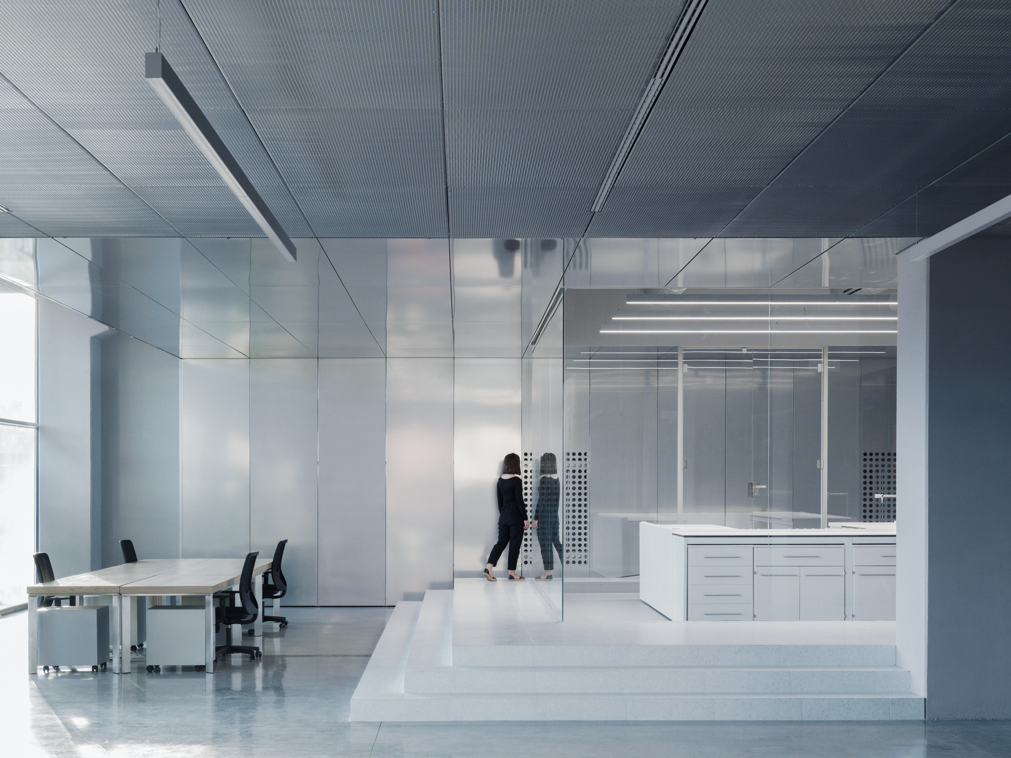 大气明亮的国外医药公司办公室装修设计方案(图7) 大气明亮的国外医药公司办公室装修设计方案(图7)