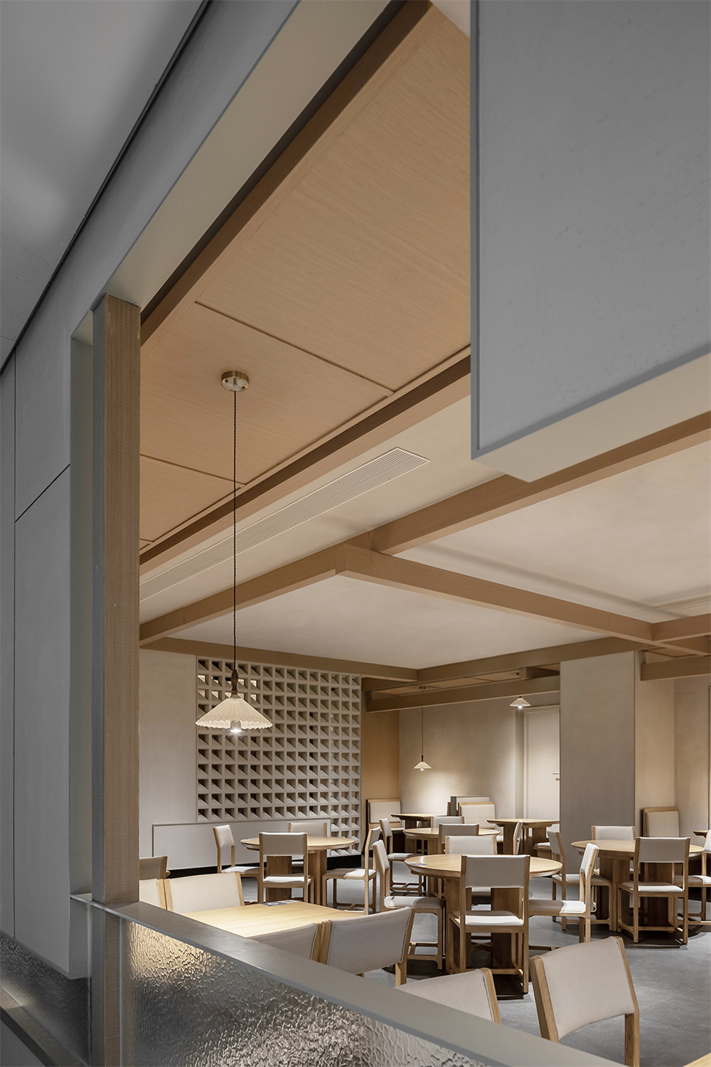 极简禅意风妈妈菜餐厅装修设计方案(图4) 极简禅意风妈妈菜餐厅装修设计方案(图4)