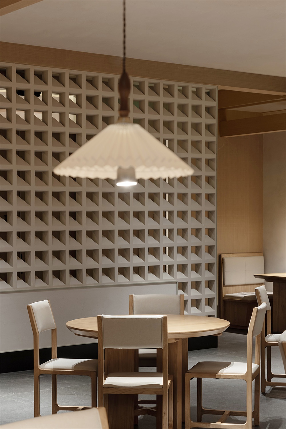 极简禅意风妈妈菜餐厅装修设计方案(图8) 极简禅意风妈妈菜餐厅装修设计方案(图8)