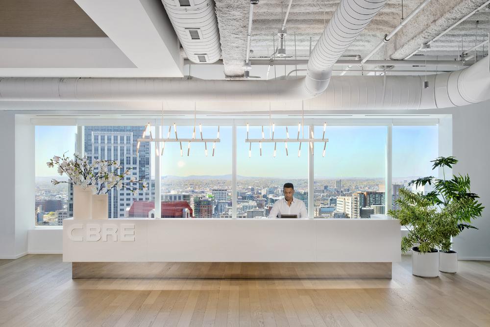 开敞明亮的国外房地产公司办公室装修设计方案(图2) 开敞明亮的国外房地产公司办公室装修设计方案(图2)