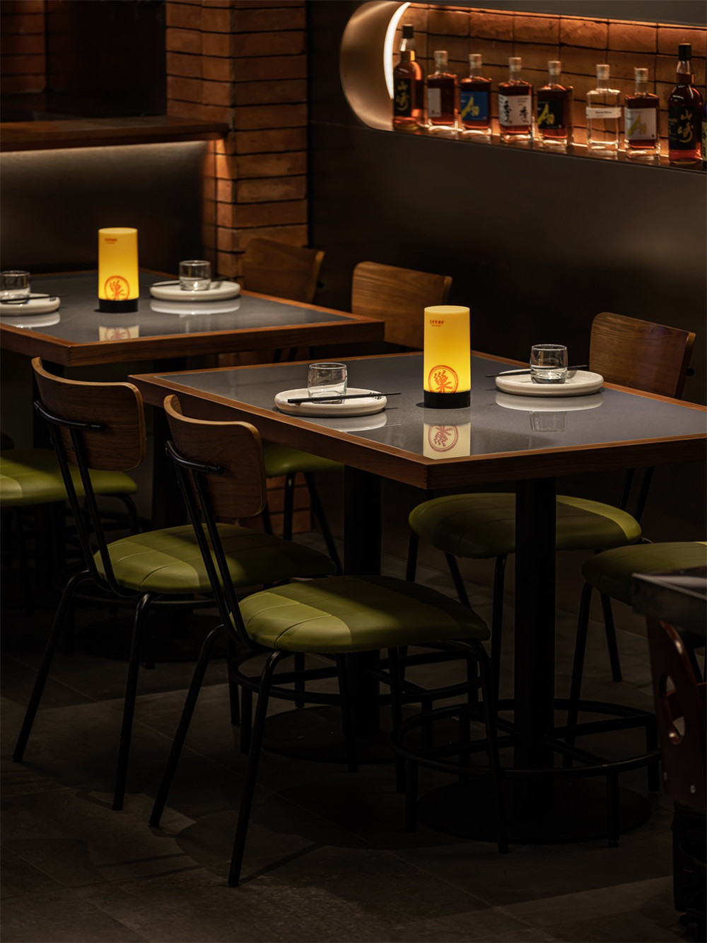 小龙虾+烧烤 龙巢特色餐酒馆装修设计案例(图2) 小龙虾+烧烤 龙巢特色餐酒馆装修设计案例(图2)