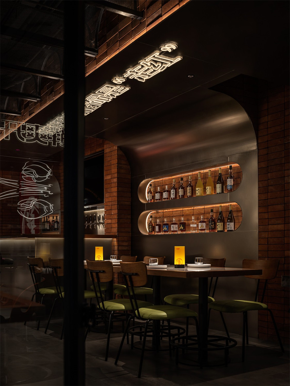 小龙虾+烧烤 龙巢特色餐酒馆装修设计案例(图3) 小龙虾+烧烤 龙巢特色餐酒馆装修设计案例(图3)