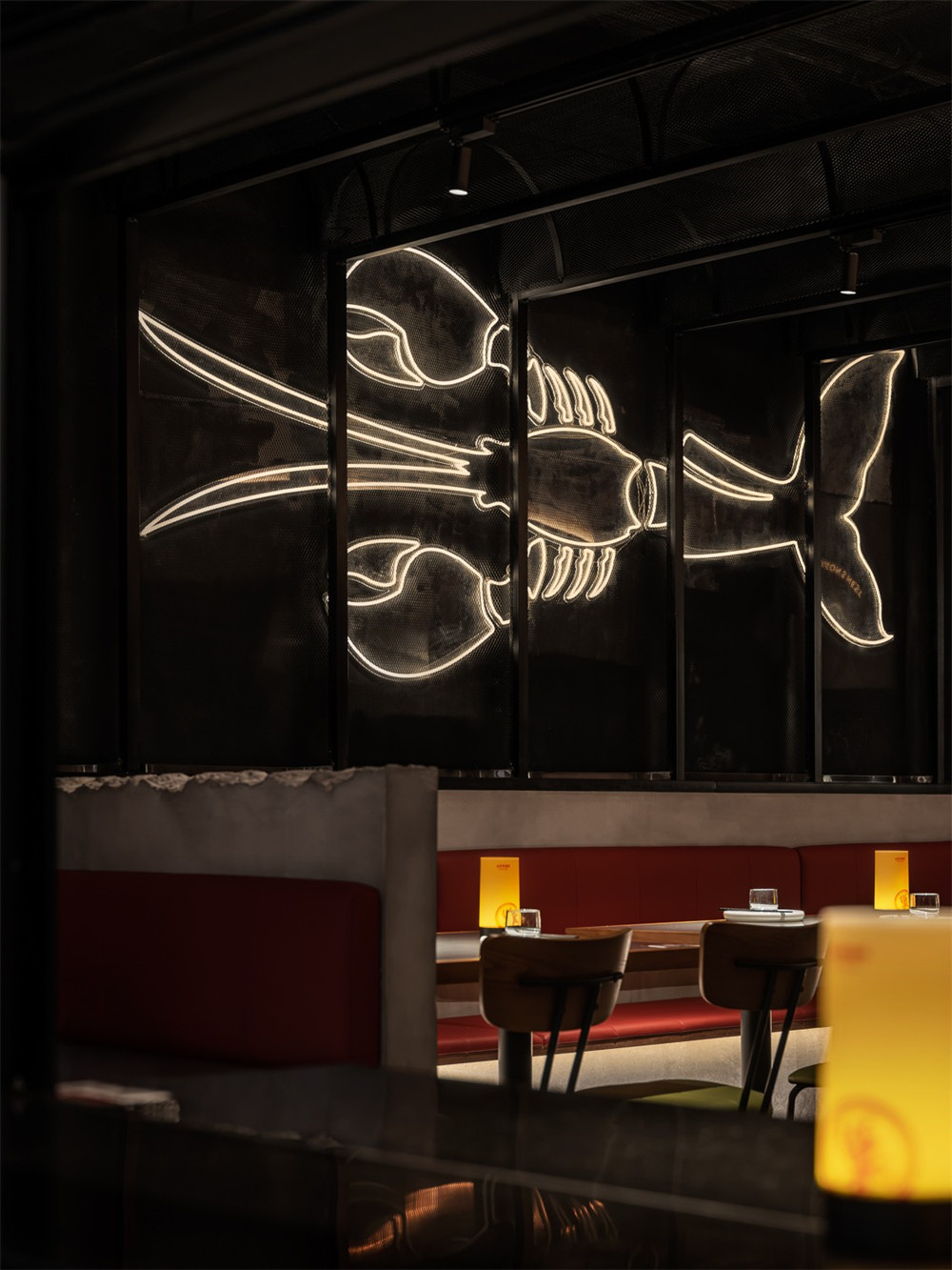 小龙虾+烧烤 龙巢特色餐酒馆装修设计案例(图5) 小龙虾+烧烤 龙巢特色餐酒馆装修设计案例(图5)