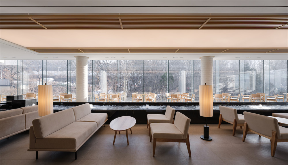 ANArKH纯白极简风面包咖啡厅装修设计案例(图6) ANArKH纯白极简风面包咖啡厅装修设计案例(图6)