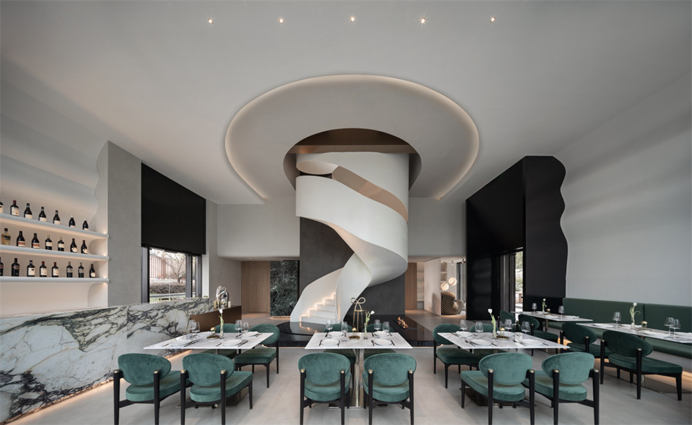 白天咖啡厅晚上酒吧的奇妙餐饮空间设计案例(图2) 白天咖啡厅晚上酒吧的奇妙餐饮空间设计案例(图2)