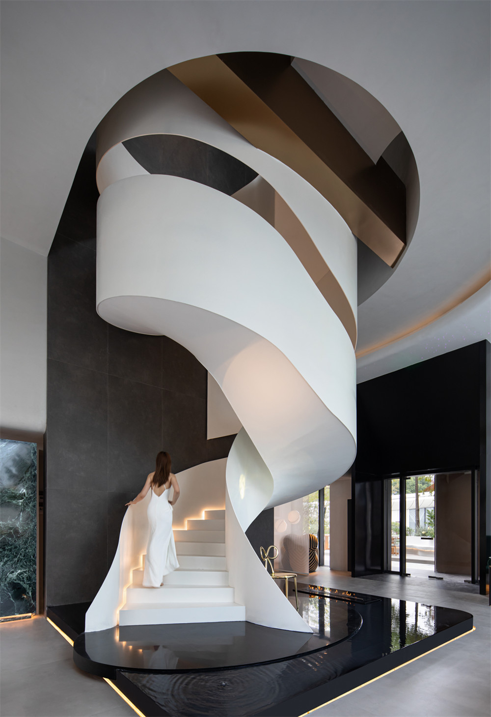 白天咖啡厅晚上酒吧的奇妙餐饮空间设计案例(图3) 白天咖啡厅晚上酒吧的奇妙餐饮空间设计案例(图3)