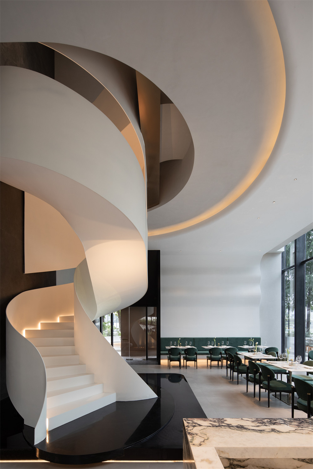 白天咖啡厅晚上酒吧的奇妙餐饮空间设计案例(图4) 白天咖啡厅晚上酒吧的奇妙餐饮空间设计案例(图4)