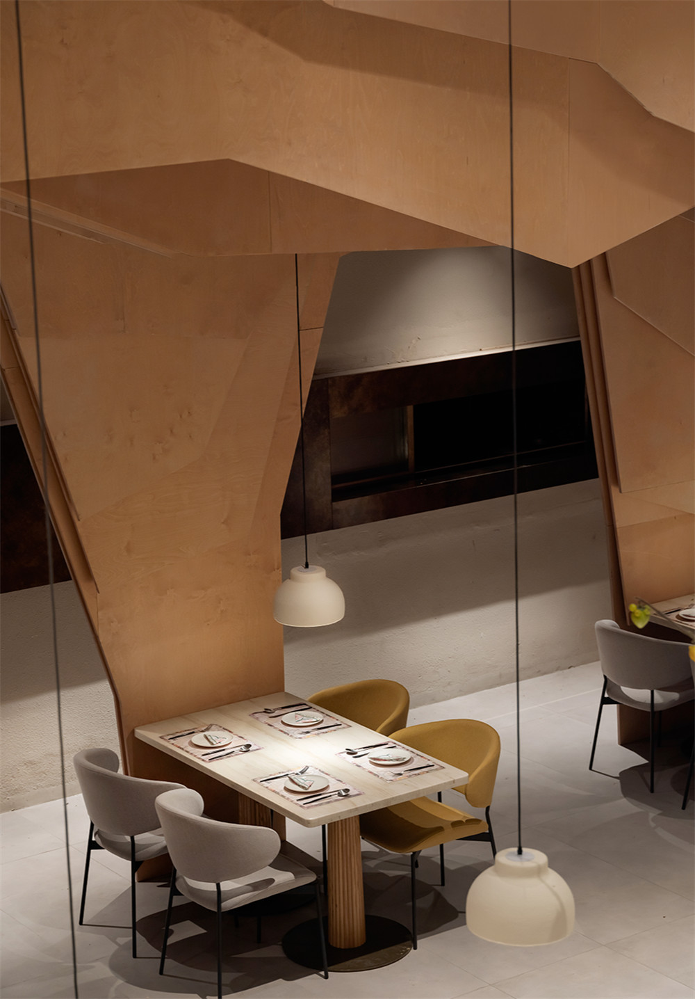 以花为主题的ROIIN用心创意西餐厅装修设计(图3) 以花为主题的ROIIN用心创意西餐厅装修设计(图3)