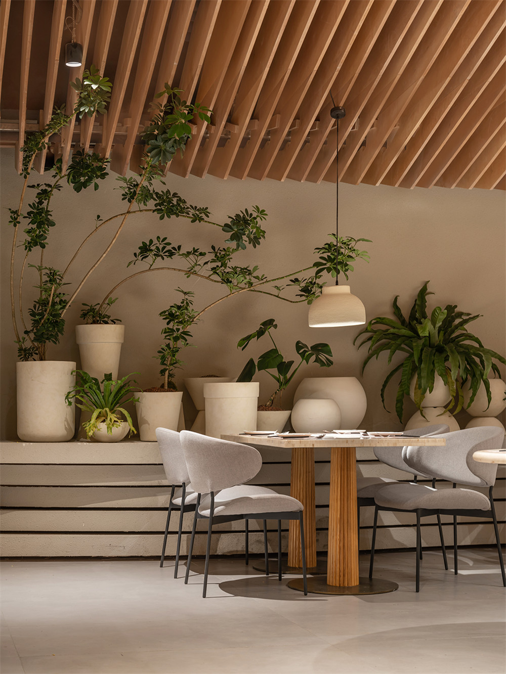 以花为主题的ROIIN用心创意西餐厅装修设计(图8) 以花为主题的ROIIN用心创意西餐厅装修设计(图8)