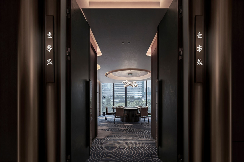 中西合璧南海渔村高端海鲜餐厅装修设计案例(图2) 中西合璧南海渔村高端海鲜餐厅装修设计案例(图2)