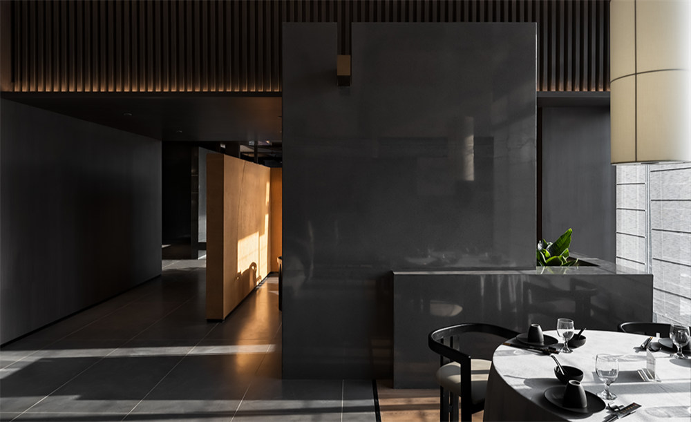 江南文化与东方雅韵结合的汀洲夏宴中餐厅装修设计(图5) 江南文化与东方雅韵结合的汀洲夏宴中餐厅装修设计(图5)