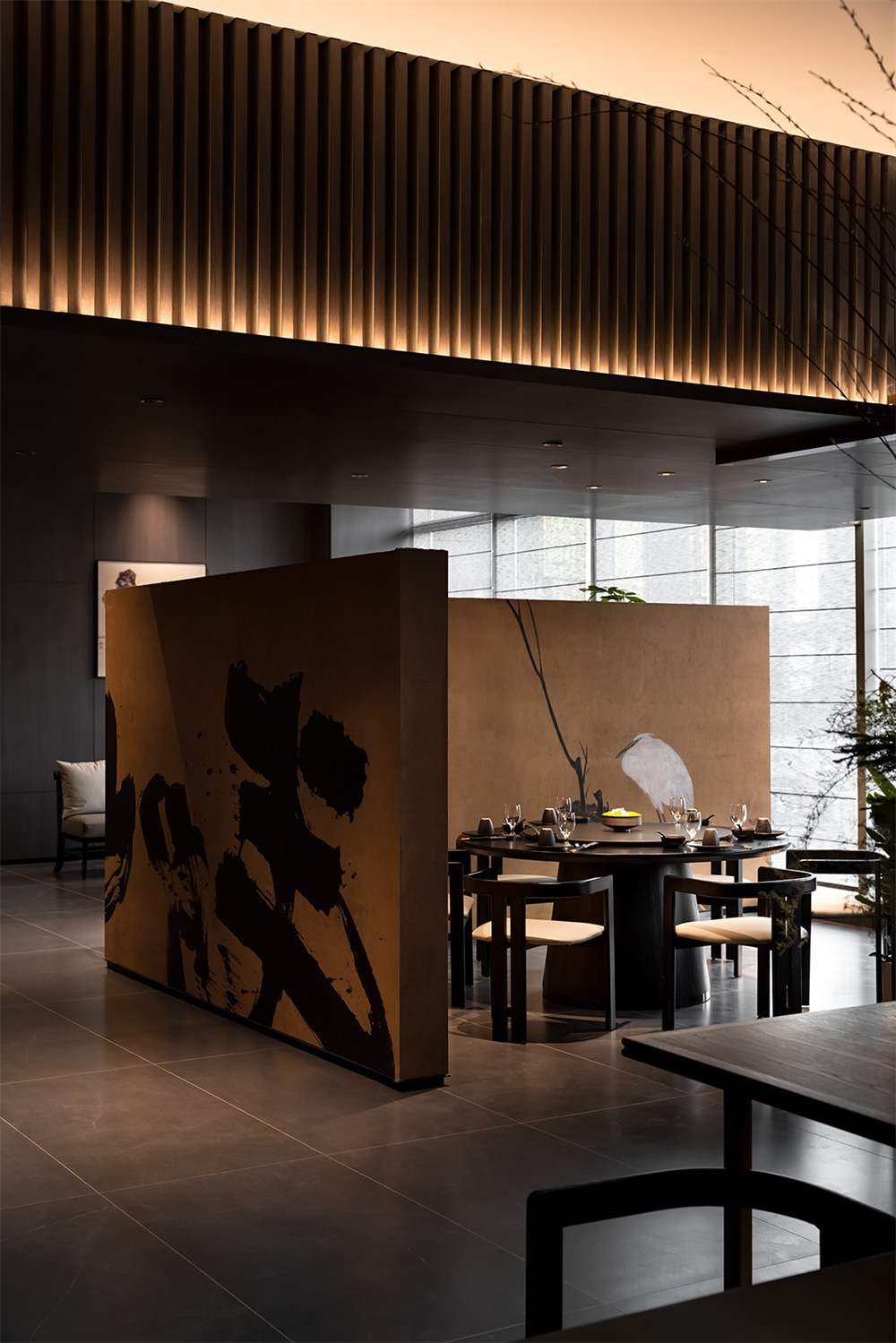 江南文化与东方雅韵结合的汀洲夏宴中餐厅装修设计(图4) 江南文化与东方雅韵结合的汀洲夏宴中餐厅装修设计(图4)