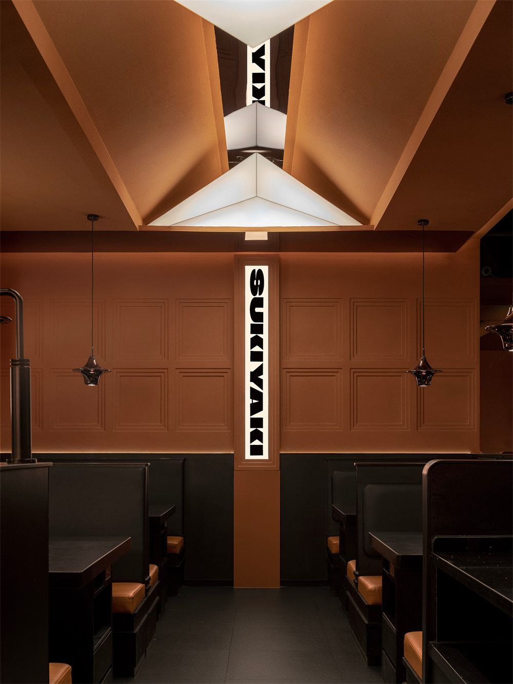 盗梦空间 大牛·寿喜烧日式火锅店装修设计方案(图3) 盗梦空间 大牛·寿喜烧日式火锅店装修设计方案(图3)