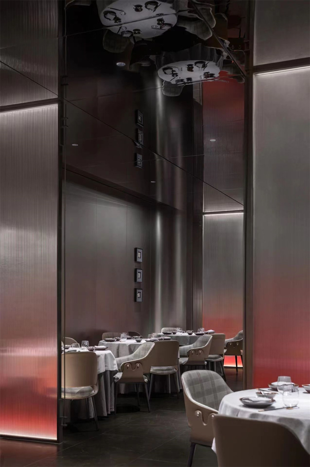 食川非川 特色新式川菜餐厅装修设计案例(图3) 食川非川 特色新式川菜餐厅装修设计案例(图3)