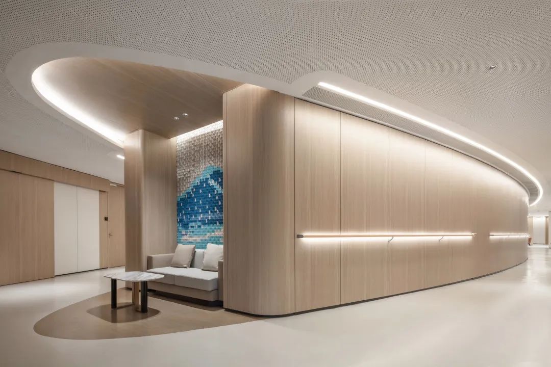 现代简约大气的前海人寿广州总医院门诊部装修设计方案(图4) 现代简约大气的前海人寿广州总医院门诊部装修设计方案(图4)