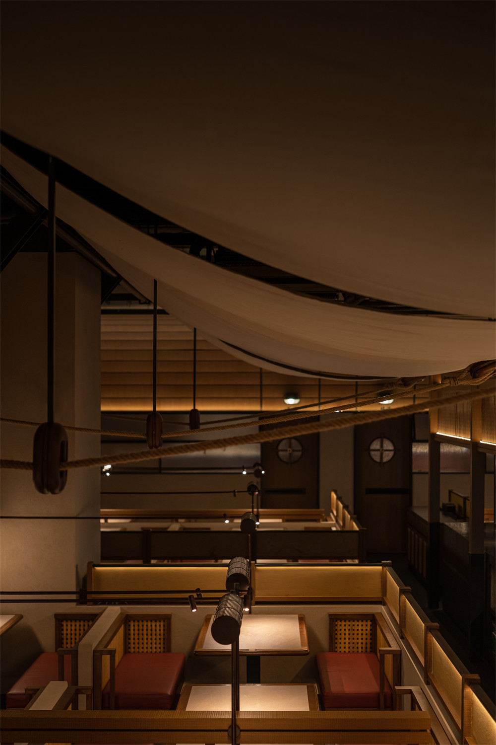 浓浓烟火气 饕林小河帮川菜餐厅装修设计(图9) 浓浓烟火气 饕林小河帮川菜餐厅装修设计(图9)