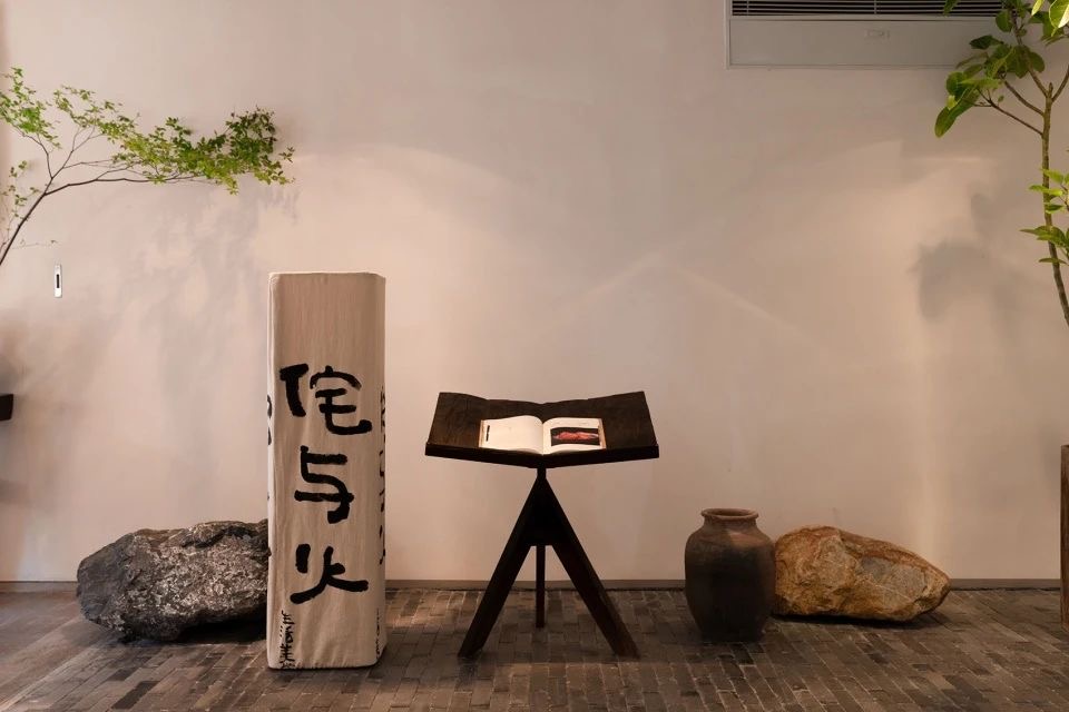 诧寂风与烟火气 诧与火特色餐厅装修设计案例(图1) 诧寂风与烟火气 诧与火特色餐厅装修设计案例(图1)