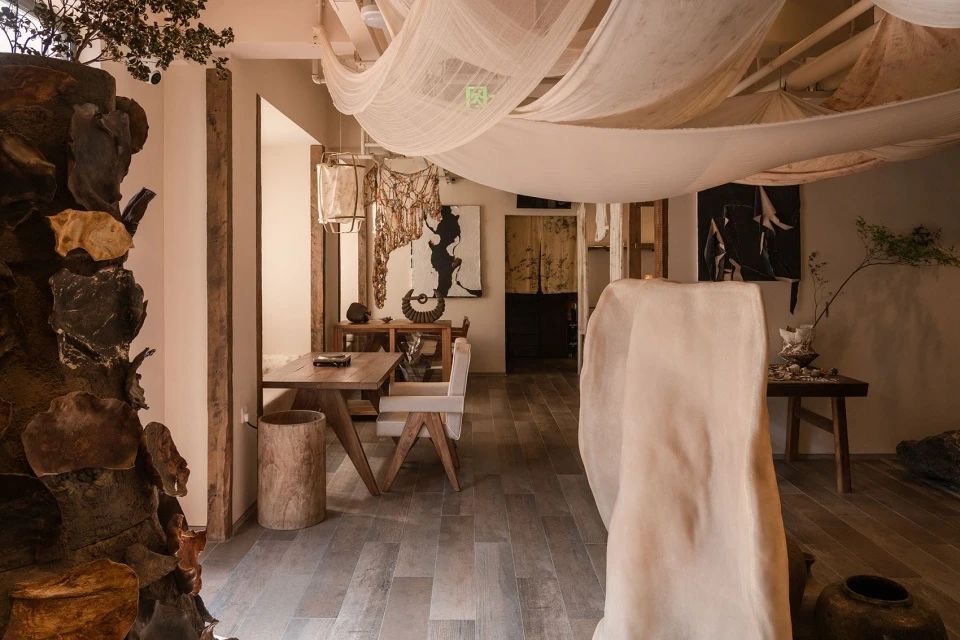 诧寂风与烟火气 诧与火特色餐厅装修设计案例(图3) 诧寂风与烟火气 诧与火特色餐厅装修设计案例(图3)